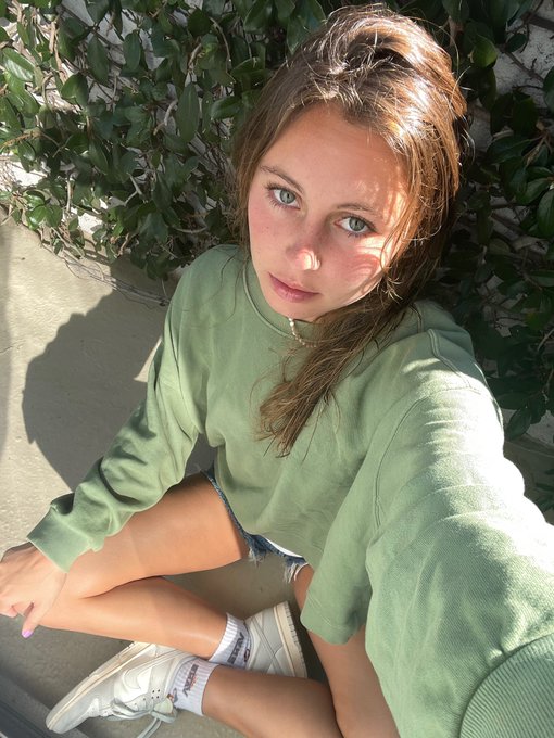 sick w strep rn but still wanna say hi 👋 https://t.co/depZV8javb