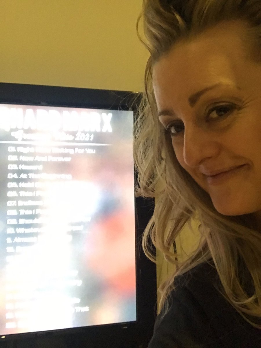 HeatherBudnik's tweet photo. The @richardmarx playlist is EXACTLY what we needed on our girls trip to Iceland. #lotsofwine #lotsofsnow #lotsofnostalgia β€οΈπΌπ€ https://t.co/83jSfleUK1