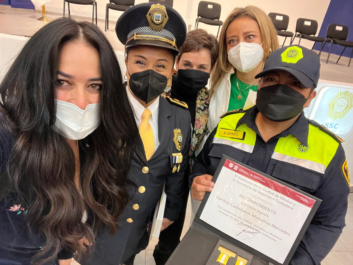 Merecido reconocimiento a las y los policías de la CDMX!! Los resultados son increíbles y denota una maravillosa colaboración! Gracias <a href="/Claudiashein/">Claudia Sheinbaum Pardo</a> <a href="/OHarfuch/">Omar H Garcia Harfuch</a> <a href="/guerrerochipres/">Dr. Salvador Guerrero Chiprés</a> <a href="/ConsejoCiudada/">Consejo Ciudadano de Seguridad y Justicia A.C.</a> <a href="/ErnestinaGodoy_/">Ernestina Godoy Ramos</a> #Seguridad #CDMX