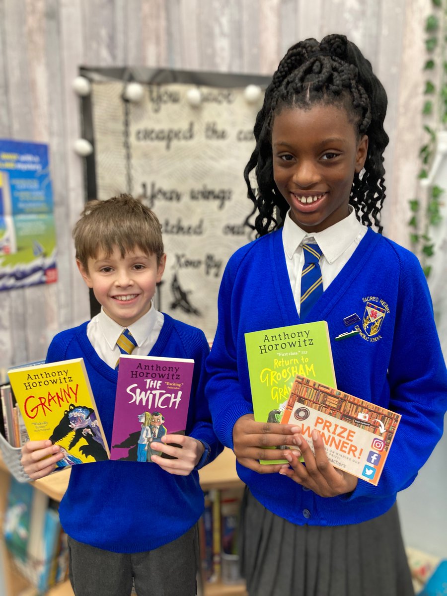 Huge thanks to <a href="/ManicStTeachers/">Matt (Manic Street Teachers)</a> for our prize which arrived today! The children in <a href="/Suey2chaussures/">Sue O'Malley</a>’ class were thrilled with the new additions to their class library 👍🏻