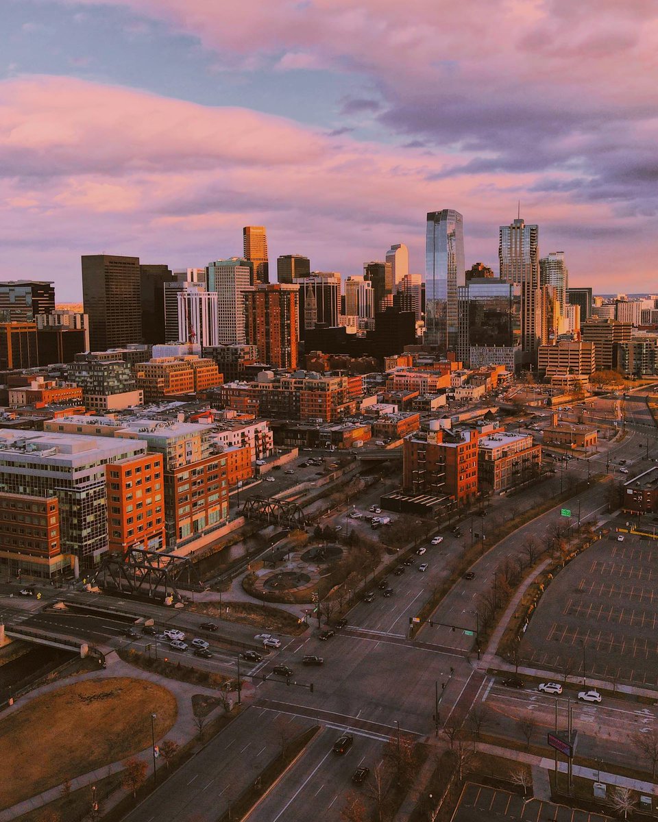 visitdenver's tweet image. Best city views goes to . . . Denver 🙌

📷: kennedycottrell 
📍: @visitdenver

#visitdenver #denvercolorado #denverco #milehighcity #cityofdenver