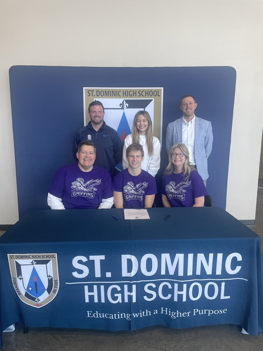 claymore_121's tweet photo. Super excited to officially sign with @FBUGriffins!Big thanks to everyone who showed up #FontbonneFast @CoachBortle https://t.co/S4FDKLHFi7