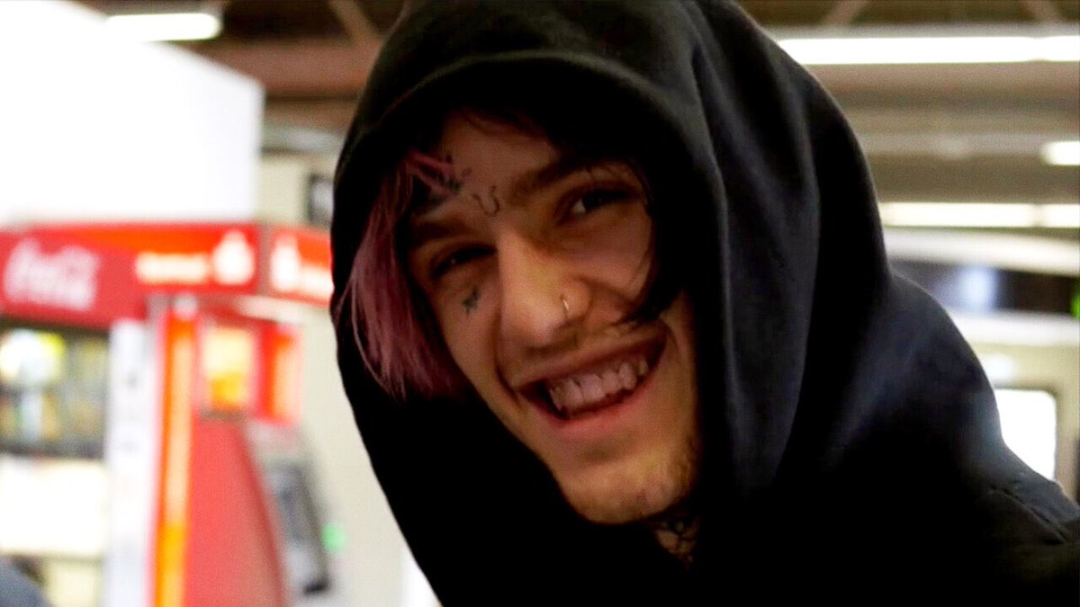 artists_bands's tweet photo. I was watching the #legendsneverdie documentary, and couldn’t finish it because of the way they portrayed xxxtentacion. The comments about the 3 artists are repetitive, and BBC didn’t give new information about the 3 rappers. Such a disappointing documentary of 3 amazing singers https://t.co/o4H3YfQpFU