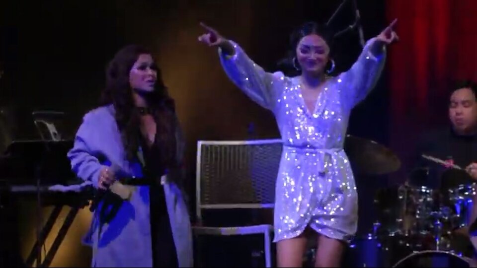 Cindherella_GB's tweet photo. What a Beautiful Name it is sung by Angel Ram, Gail Banawis with their guests-Ericah and RJ Laxamana on their "One Night Only Show" (1stFilConcertOnApollo) At the Soundstage of The @ApolloTheater, 15th day of February 2020

#GailBanawis #AngelRam #Ericah&amp;RJLaxamana
#ApolloTheater https://t.co/NZ8XHFCTE2