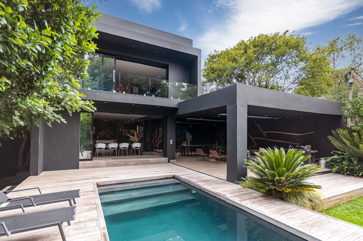 mphobotha_'s tweet photo. I have this 4 Bedroom futuristic home for R10 million in Parkhurst, my buyer could be on your TL, please RT 🙏🏾 https://t.co/nGvOhgbKYO