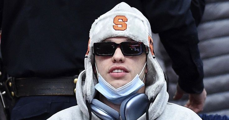 Awkward welcome? Nearly three years after Pete Davidson publicly dissed the city of Syracuse, New York, he was greeted with a less than warm welcome while attending a college basketball game this weekend. “Pete Davidson pulled up to the @Cuse_MBB game… https://t.co/4J8YYoI46S https://t.co/eL7BxeH6qt