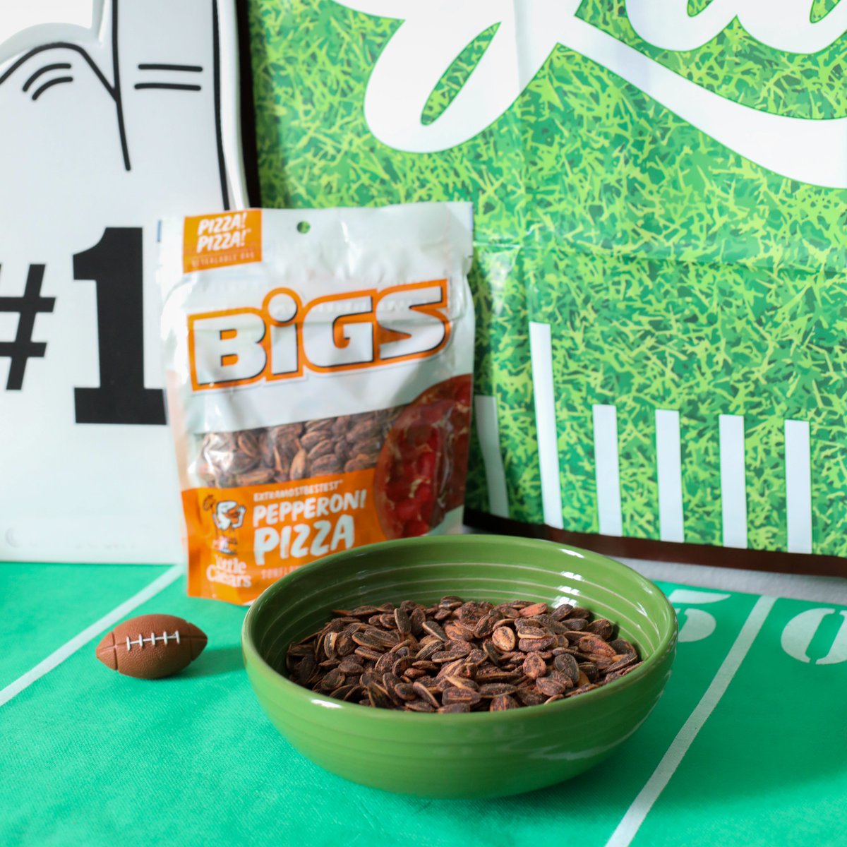 vivaveltoro's tweet photo. Thanks to the @BabbleBoxxTeam, I was able to make a fab game day spread! #ad Grab my recipe for Dairy-Free Garlic Onion Dip and see my fave snacks from @BIGS_Seeds + @slimjim: https://t.co/wweALTWh3X
#GameDaySnacksBBxx #DorotGardens #Dorot #ultimateKitchenHack #KitchenHack https://t.co/UQdCcSGOzG