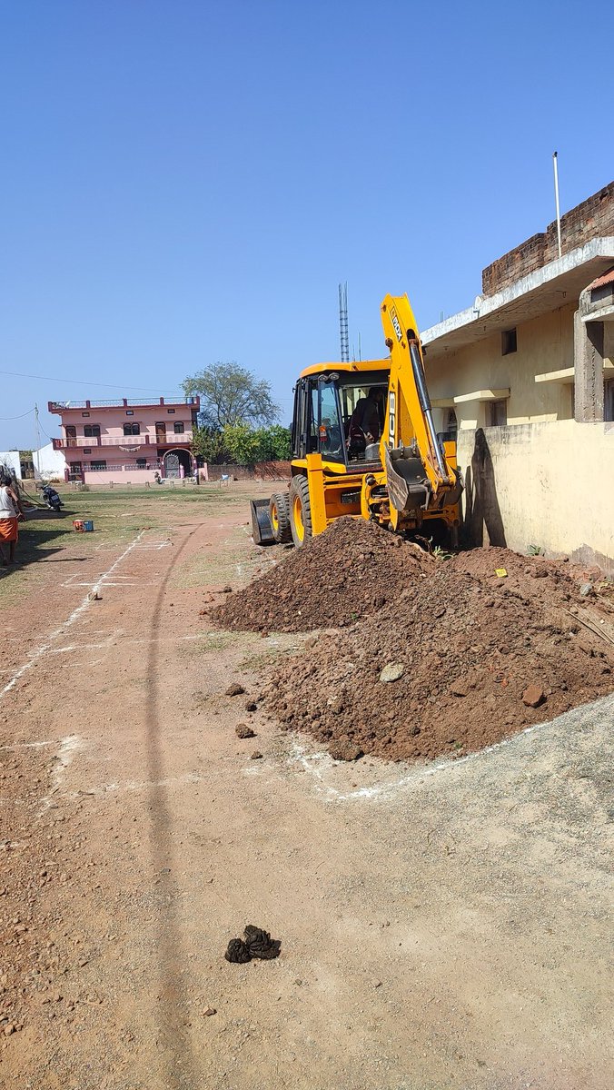 Yashvant_Bajpai's tweet photo. My new site in home town ️🏗️🏘️
Excavation work started for the foundation. 🙏✌️😊
#civilengineer 👷
#architecturedesigner https://t.co/uCyuE9ivW4
