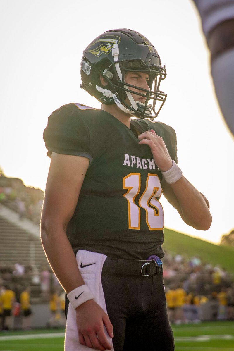 JUCOFFrenzy's tweet photo. Still Available: @Generalbooty10 JUCO QB 6’3 205. C/O 2022. Qualifier . @TJCFOOTBALL HL https://t.co/t5AMrXrBve https://t.co/GgfZkMSn41