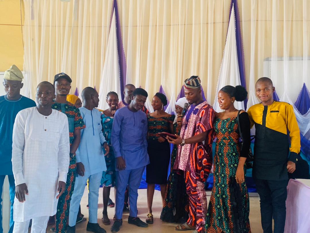 TheOyebanji's tweet photo. Yesterday, I received an award as the MOST VIBRANT AND ACTIVE STAKEHOLDER of the year by the Federated Union of Modakeke Students, Adeyemi Federal University of Education, Ondo.
#JohnOyebanji #Award #Modakeke #FUMS https://t.co/DjTLTWHIO8