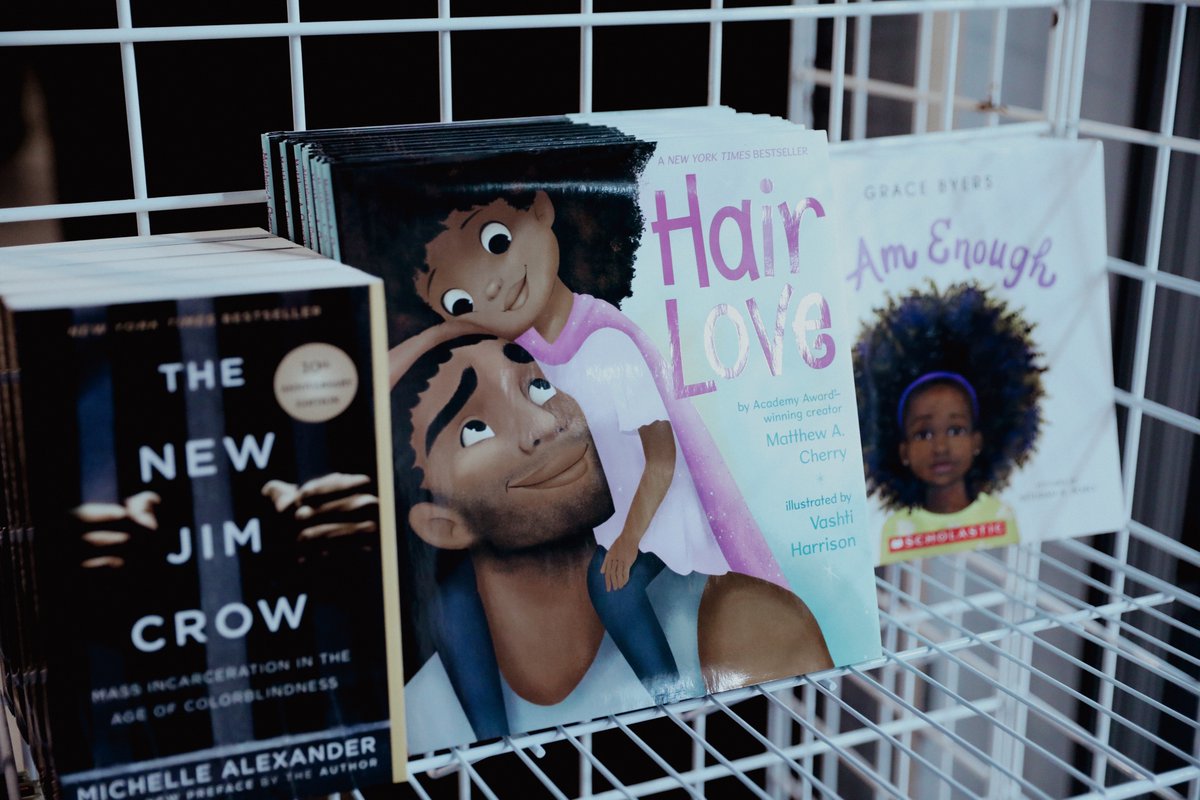 AUProSports's tweet photo. As a part of the Power in my Voice campaign, Athletes Unlimited Basketball athletes selected these books to highlight Black history in America and to inspire everyone to participate in the ongoing fight for racial justice.

#AUHoops x #PowerInMyVoice https://t.co/yXZt8NFW4F