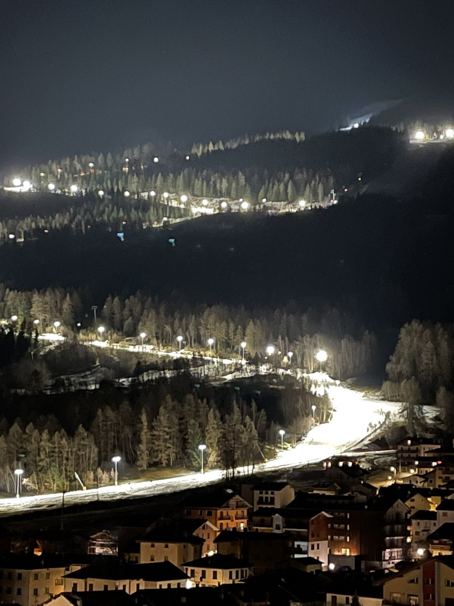 Gabri4_Word's tweet image. Ha fascino decisamente. Sinuosa, morbida ed elegante 😍❄️⛷
#Baradello 
#Valtellina