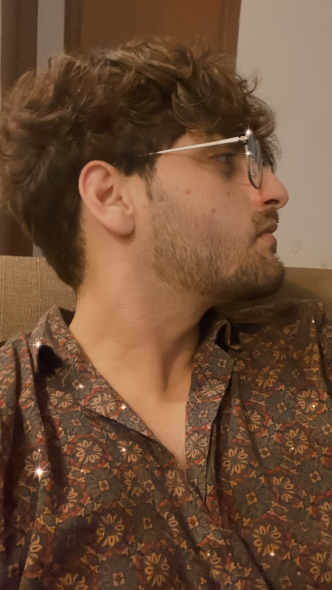 iamnomaanellahi's tweet image. Be messy sometimes like my hair are