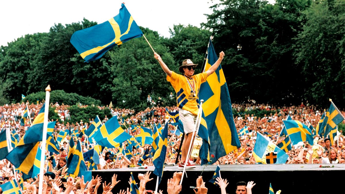 MHegeland's tweet photo. Kristdemokrater gathered together to celebrate Carolas win in Eurovision, 1994. https://t.co/xWH9BFiDAX