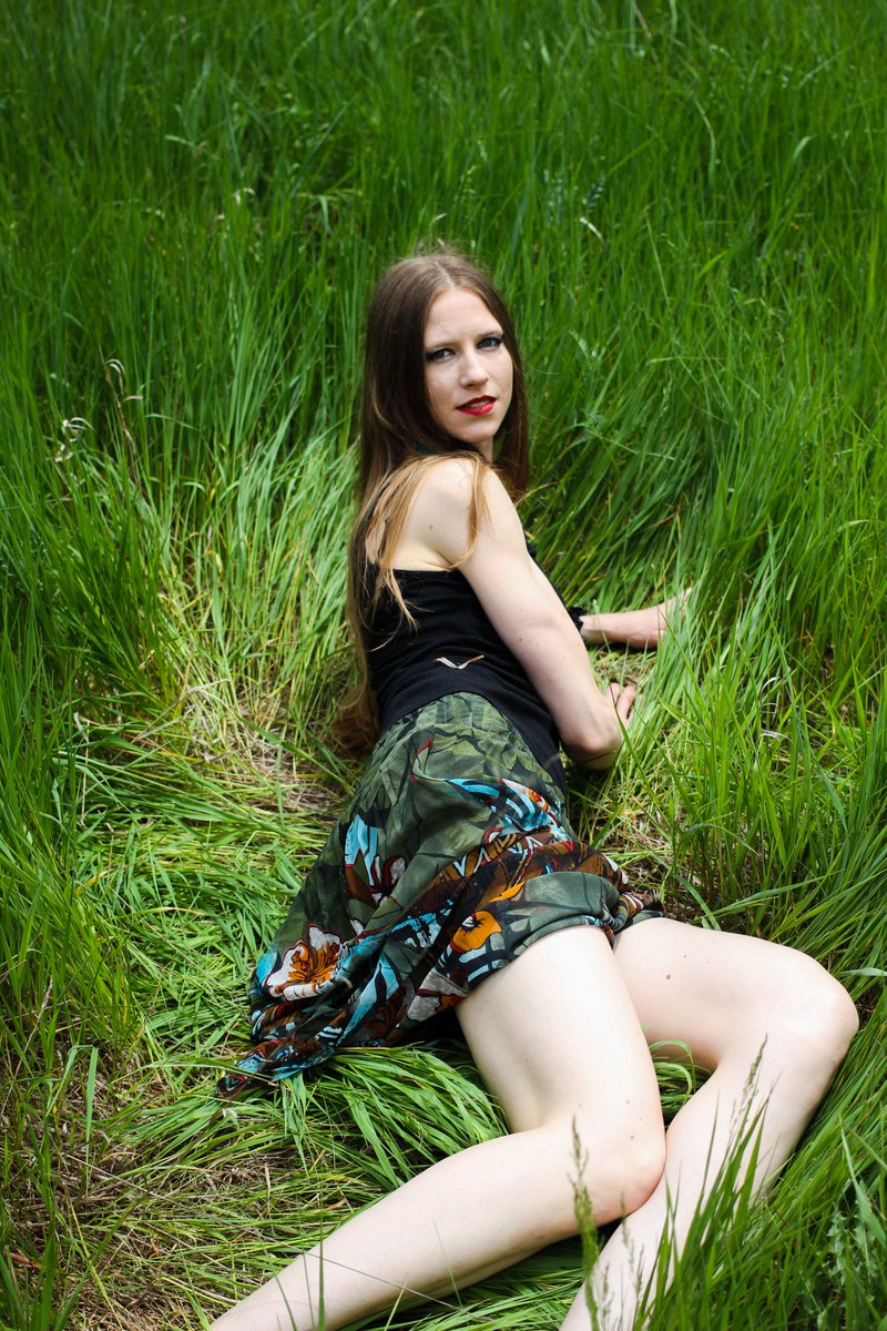 EmeraldsXP's tweet photo. Lounging in the grass & being the perfect Goddess. #perfectfoundation #limelifebyalcone #enduringlip
Photographer @snapparitions https://t.co/XNt4EbzbqL