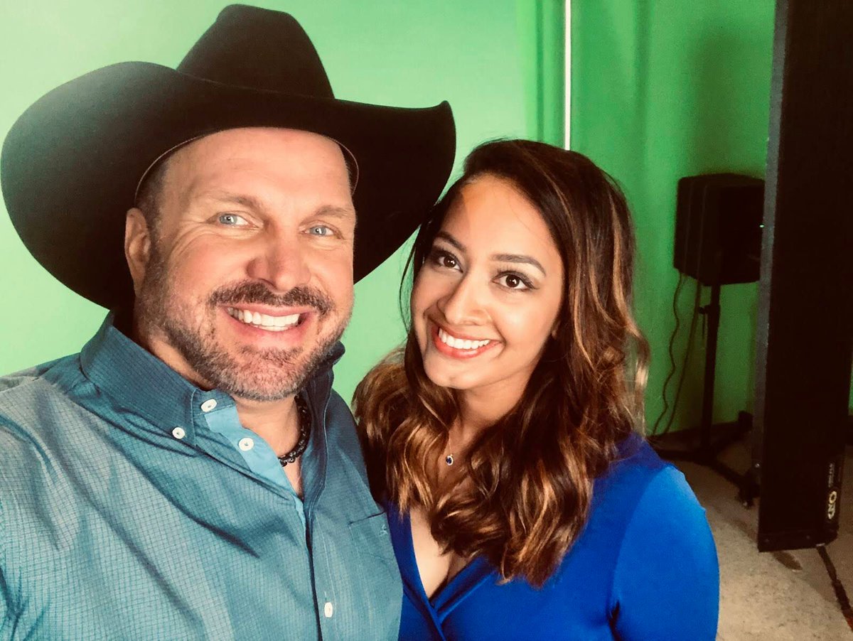 MethodMarketer's tweet image. Happy birthday to my birthday twin and fellow Oklahomie, @garthbrooks ! #35andFab