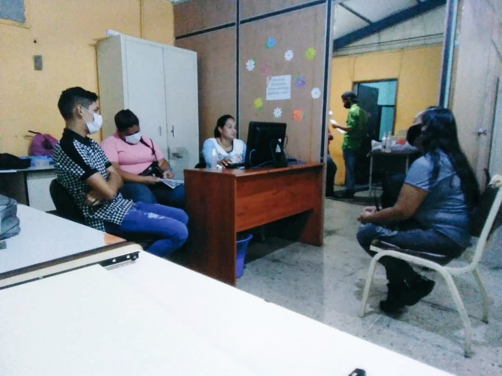 INFORMATICAZED9's tweet photo. Hoy 7 Febrero  Desde la Instalaciones de la zona Educativa, Con Atencion Al publico solicitando perror de pago (Docente,Admistrativo,Obero y jubilado)@FannyG45 @_LaAvanzadora @luisvasquez27 @Marlisb https://t.co/a9ElpCyyHJ