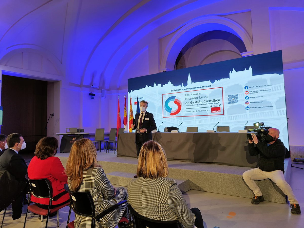 Benito_Yanez_'s tweet photo. Enhorabuena @fhperlines x la impresionante organización @Hispanolusas_To extraordinaria capacidad de convocatoria académico-científica, institucional, mediática y espectacular programa cultural-social 400 investigadores +80 universidades. Gr. Felipe x hacer más grande la @uclm_es https://t.co/6NghJ0EnSq