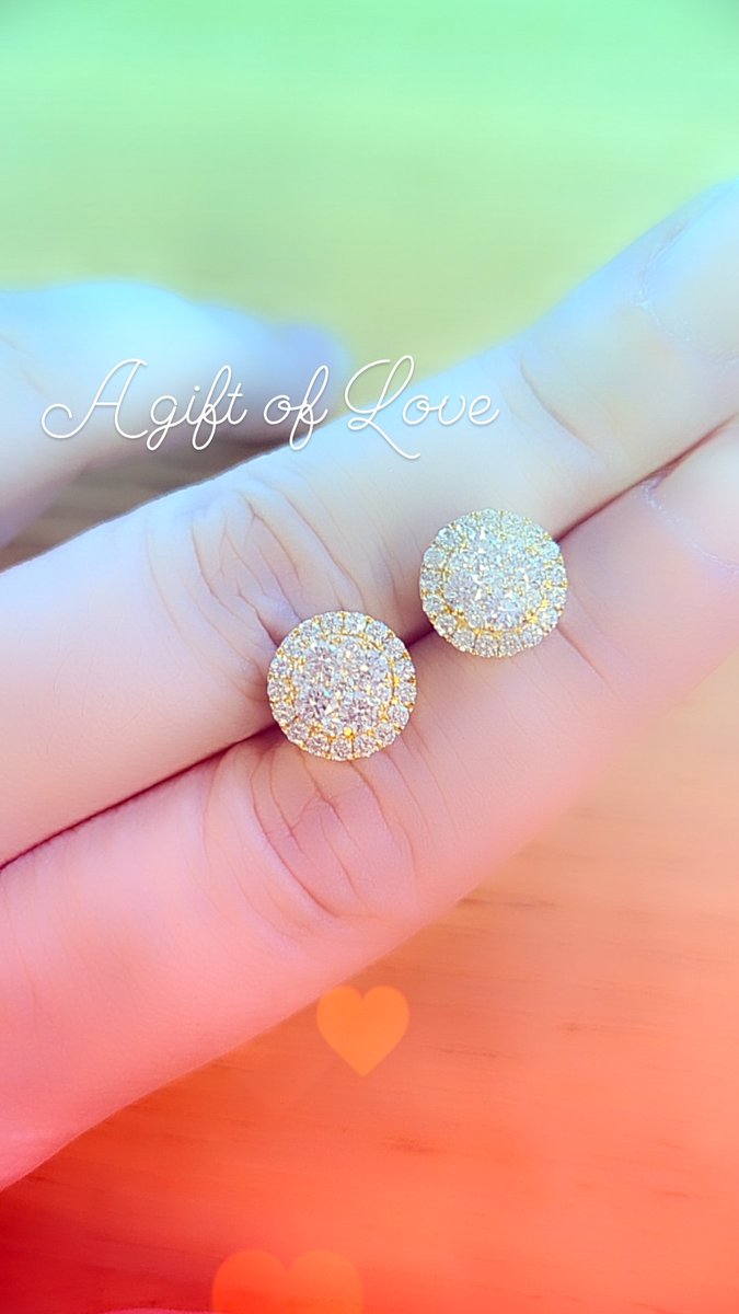 vvsAngelaAZ's tweet photo. Give a gift of love 💜❤💙
#ValentinesDay #giftidea #diamonds #earrings https://t.co/tDh15PjQb6