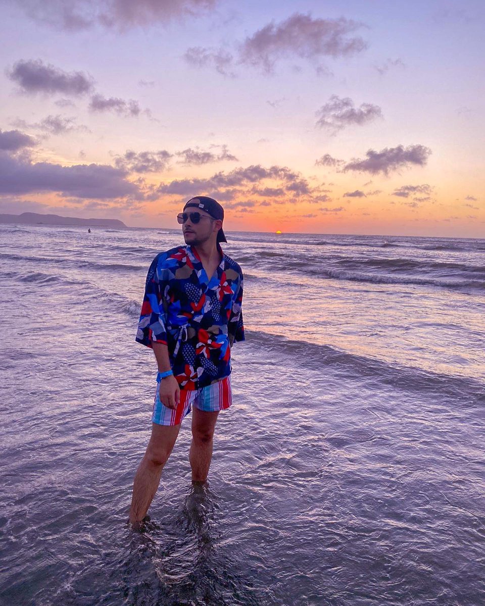 rosellio_'s tweet photo. Que bonitas las fotos en la playa 🌊💙 https://t.co/M1NF6VXDVn