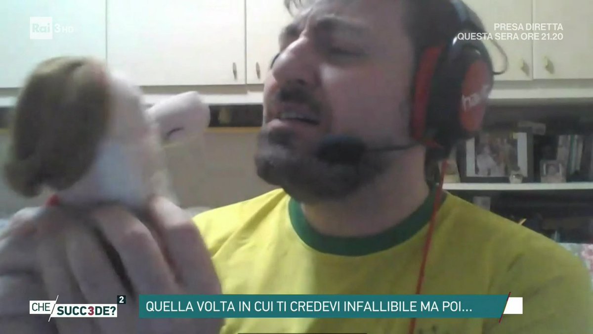 SplendiCornice's tweet photo. Lo sapevamo da un po', ma finalmente hanno deciso di fare coming out pubblicamente: nel panel si è formata una coppia! 💪💪💪💪💪💪 #chesucc3de (Ci sono anche Simona, Marina e Sergio, stasera super canterino!) video --> https://t.co/0FrYWNH39R https://t.co/sQcXTd2D97