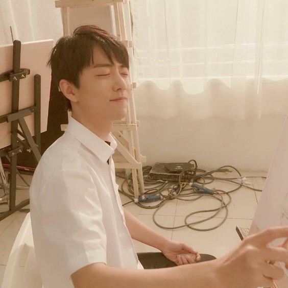 _weiyng's tweet photo. ㅤ

ㅤㅤㅤㅤㅤ白日放歌须纵酒，
ㅤㅤㅤㅤㅤ青春作伴好还乡。
ㅤㅤㅤㅤㅤ
ㅤㅤㅤㅤㅤto youth, once more / uni event

ㅤㅤㅤa portrayal of wei ying, wei wuxian / #MDZSRP / ↻ &amp; ♡

ㅤㅤㅤㅤㅤ https://t.co/jpa5fG5K4z