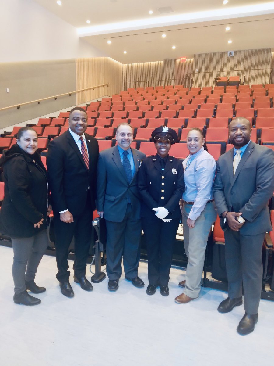 KBCCPSD's tweet photo. Director of the City University of New York Public Safety Andre Brown, alongside @KBCCPSD Lieutenent Szczesny, Lieutenent Rodríguez, Sergeant Lopez and Deputy Director Collins.
Welcoming the new Peace Officers at last Friday graduation.
 
#LawEnforcement #PublicSafety #campus https://t.co/3UHOEuMFHM