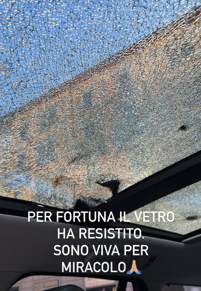 FPanicuccy's tweet photo. i miei haters non sono riusciti a farmi fuori da mattino 5 e allora hanno deciso di invocare madre natura ma non mi fermerete! https://t.co/Z7p1QLkiUH