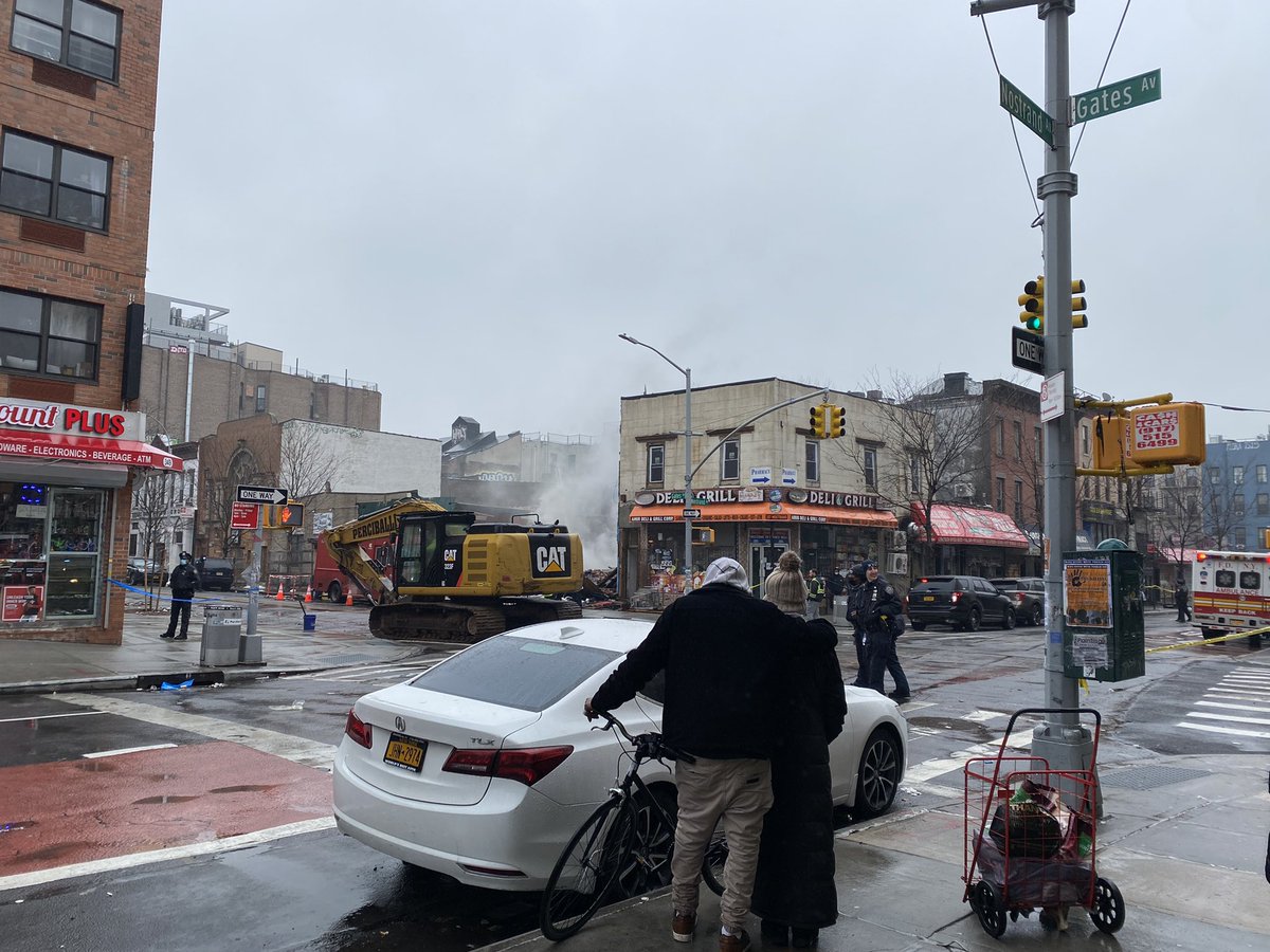 A sad scene in Bed Stuy at what’s left of 394 Gates Avenue- abandoned for years, collapsed in this morning’s fire. Friends and family members of 3 people who were squatters in the building can’t reach them and are worried. FDNY marshals are on the scene. @ABC7NY https://t.co/ZYA0iGtlQg