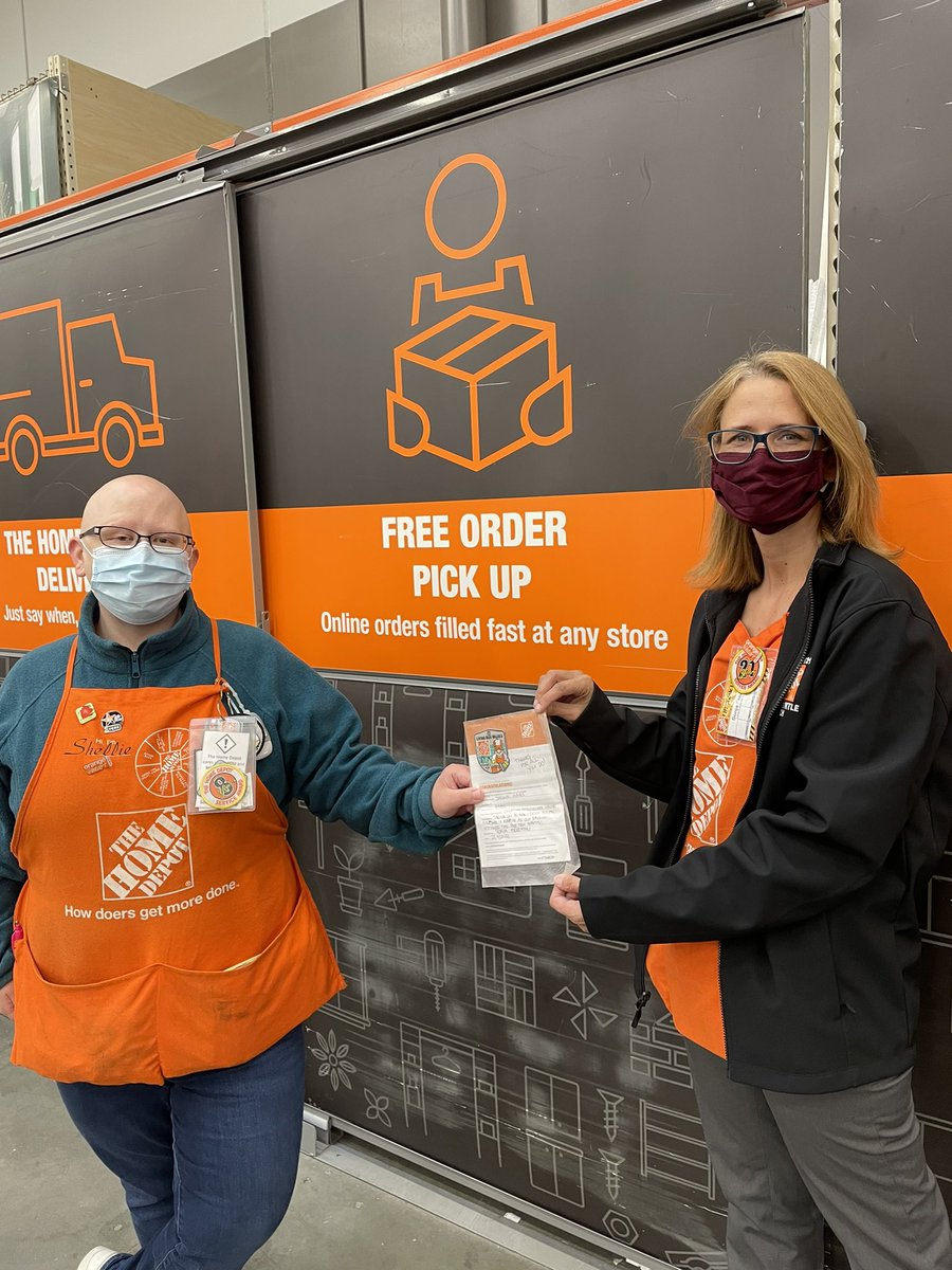 sonjafreeman79's tweet photo. Shellie has been delivering outstanding customer service ALL over the store! #COS #8580 #teamwork @Heather_Bank @enchbrian1 @JimSimmonsHD @DanMallonhd https://t.co/zI9woKdlj7