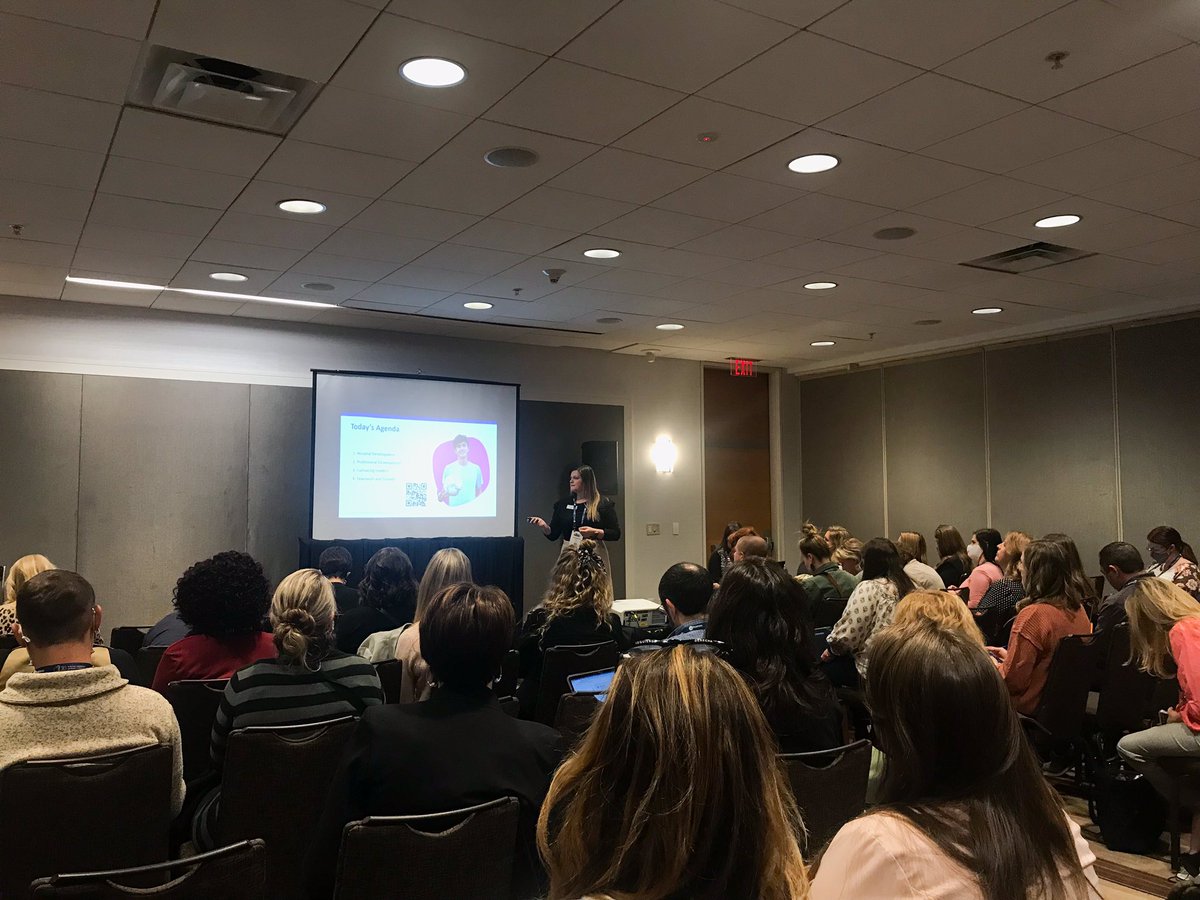 DebMeyerEDU's tweet photo. Great presentation @ShannonStory16 - focusing on ways to keep virtual teachers engaged and growing to become online teaching experts #DLAC22 #FlexPointEdu https://t.co/PfGOCXhexZ