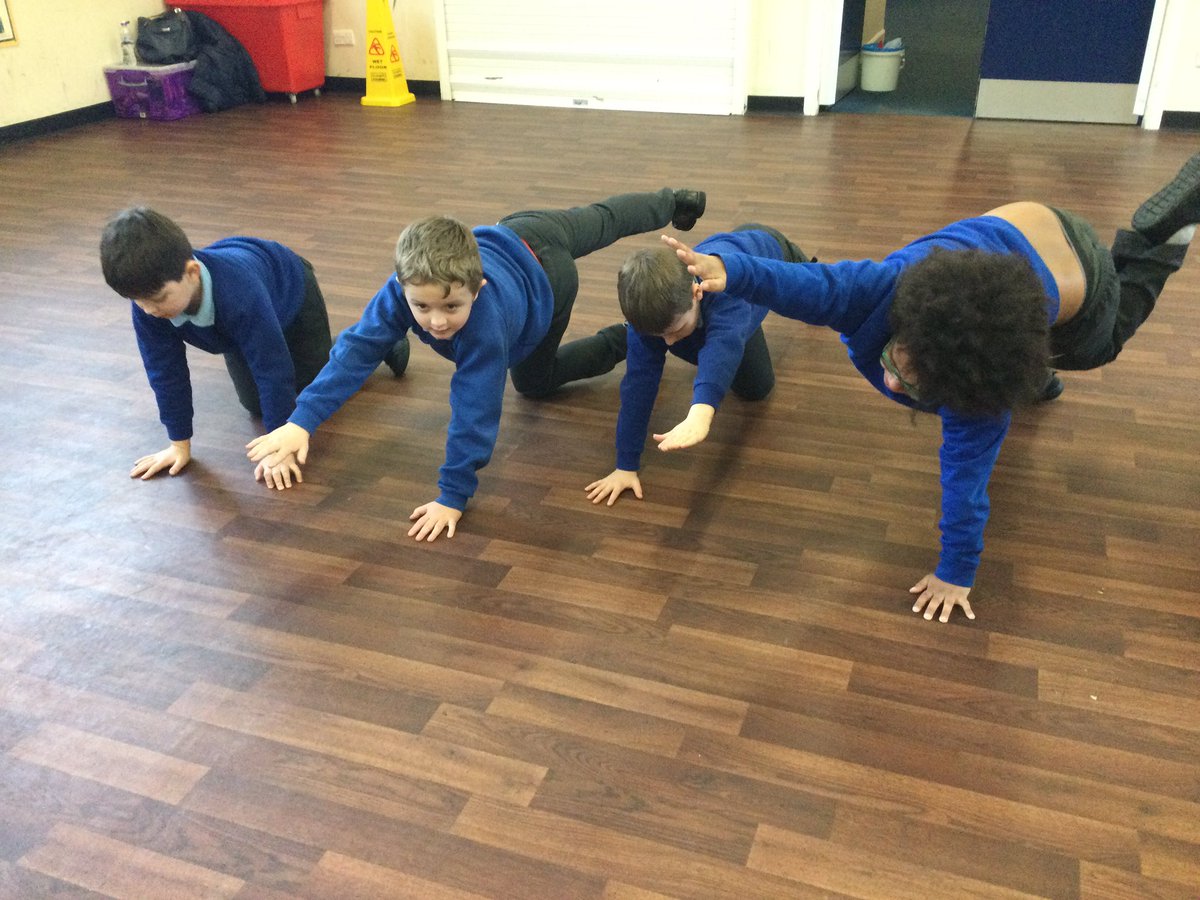 LSTClass07's tweet photo. Mindfulness in the hall this afternoon with Class 7. #Mental healthweek#Healthyminds# https://t.co/Gb4aUyv7vx