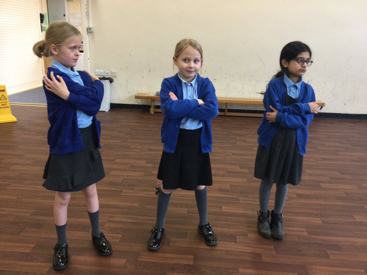 LSTClass07's tweet photo. Mindfulness in the hall this afternoon with Class 7. #Mental healthweek#Healthyminds# https://t.co/Gb4aUyv7vx