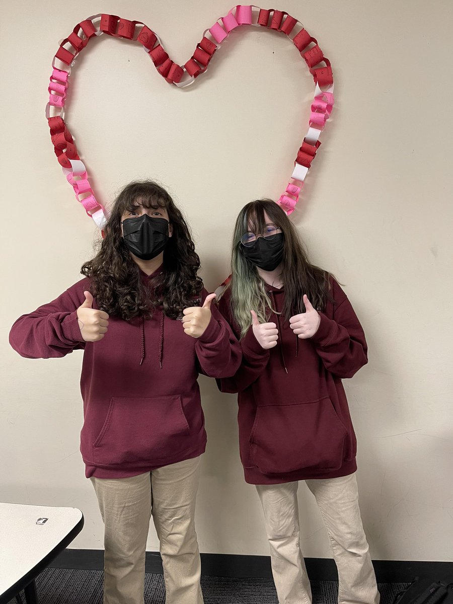 IvyHawnMath's tweet photo. Valentines paper chains made out of our angles and Pythagorean Theorem practice problems! @IvyHawnSuhr #funwithmath https://t.co/Rn9iu7TovK