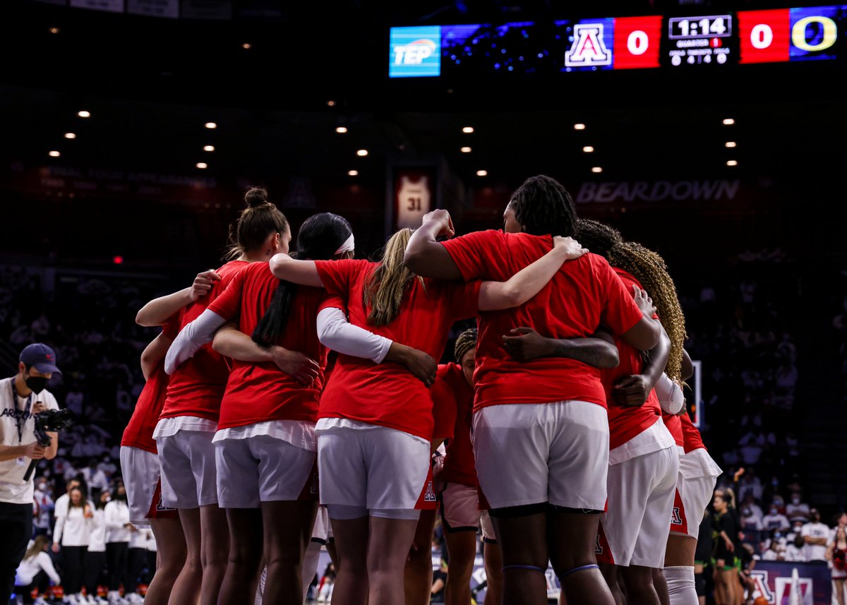 AZATHLETICS's tweet photo. Arizona is the 𝒐𝒏𝒍𝒚 school in the country ranked in the top-15 in men's and women's basketball, softball and baseball. The 𝒐𝒏𝒍𝒚 one.

#⃣4⃣ @ArizonaMBB 
#⃣6⃣ @ArizonaWBB 
#⃣9⃣ @ArizonaSoftball 
#⃣1⃣5⃣ @ArizonaBaseball https://t.co/YKekxgJ4Jc