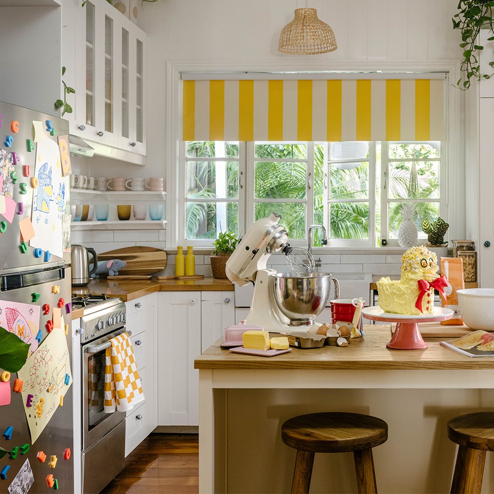 OfficialBlueyTV's tweet image. On a quiet, leafy street in the heart of Brisbane, something magical has happened... the Heeler home from Bluey’s wonderful world has been recreated – for real life – and is now listed on @Airbnb! 🏠💙

➡️ Airbnb.com/Bluey

📸 by Hannah Puechmarin