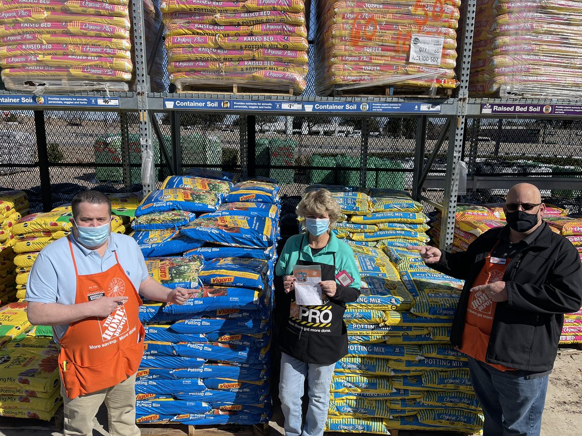 🔥🔥🔥 1st Homer Alert 🔥🔥🔥

Thank you Dixie for being here during our ice days to assist opening the store and running the Service desk. Congrats on your 1st Homer!!!