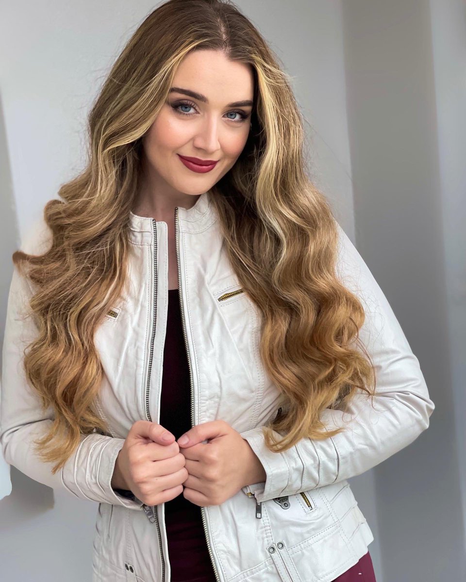 Caylana's tweet photo. Having a good hair day😄Swipe😉
#happymonday https://t.co/LVvgwT6BcO