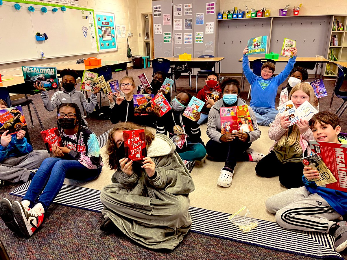 KLFeldner's tweet photo. Look at these smiles!! 🤩 THANK YOU @MrPollock_HEC @MCHarrisAP @jcarothe1 for giving us the opportunity to choose nice new BOOKS!📚 #GornyFam #HECleads https://t.co/3NbdzWknlo