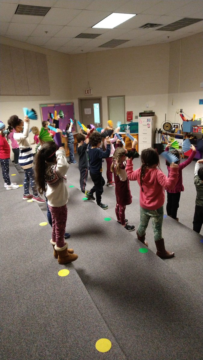 MrsBerraMusic's tweet photo. Monday fan dancing fun in music class! #willowpride @WSESfox @alee2kinder https://t.co/YWX5VnTkEK