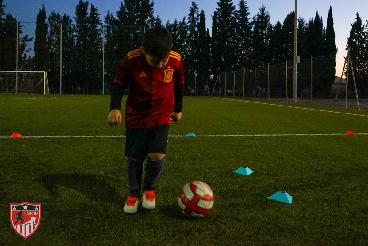 FORJDGX1's tweet photo. 🌟 Fabio 🌟

🥅⚽ Entrenamientos para los más pequeños.

#FORJDGX #futbol https://t.co/dtMDKuZHDk