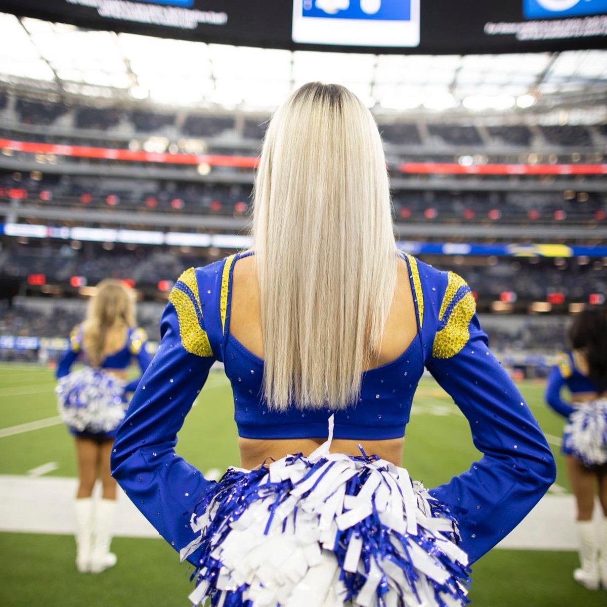 sharesaz's tweet photo. Guess where I’m going on Sunday?!🐏💙💛🏈 GO RAMS!! Can’t wait to watch my favorite cheerleader cheer for the best team in the NFL and that halftime show is going to be insane! #larams #laramscheer #superbowl #Ramily https://t.co/zdXM3vYXyq