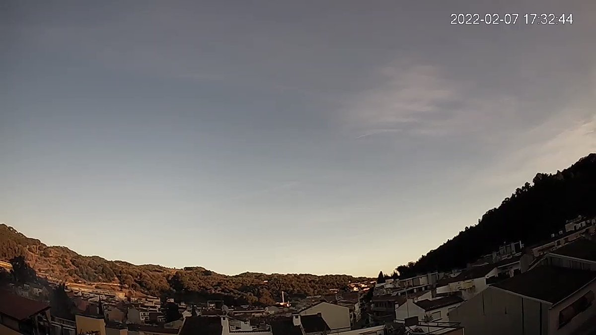 MeteoAdM's tweet photo. #Bonvespre des de la part alta d' #ArenysdeMunt Avui hem seguit amb l'#eternanticicló amb un ambient ben ☀️, acompanyada d'alguna pinzellada de ☁️ prim a la #tarda i més bonança tèrmica al #migdia #Batec @FoscaClara @epicjoan1 @Esteve_TorrentF #7feb2022 #hivernastronòmic https://t.co/QSyRMQKzyI