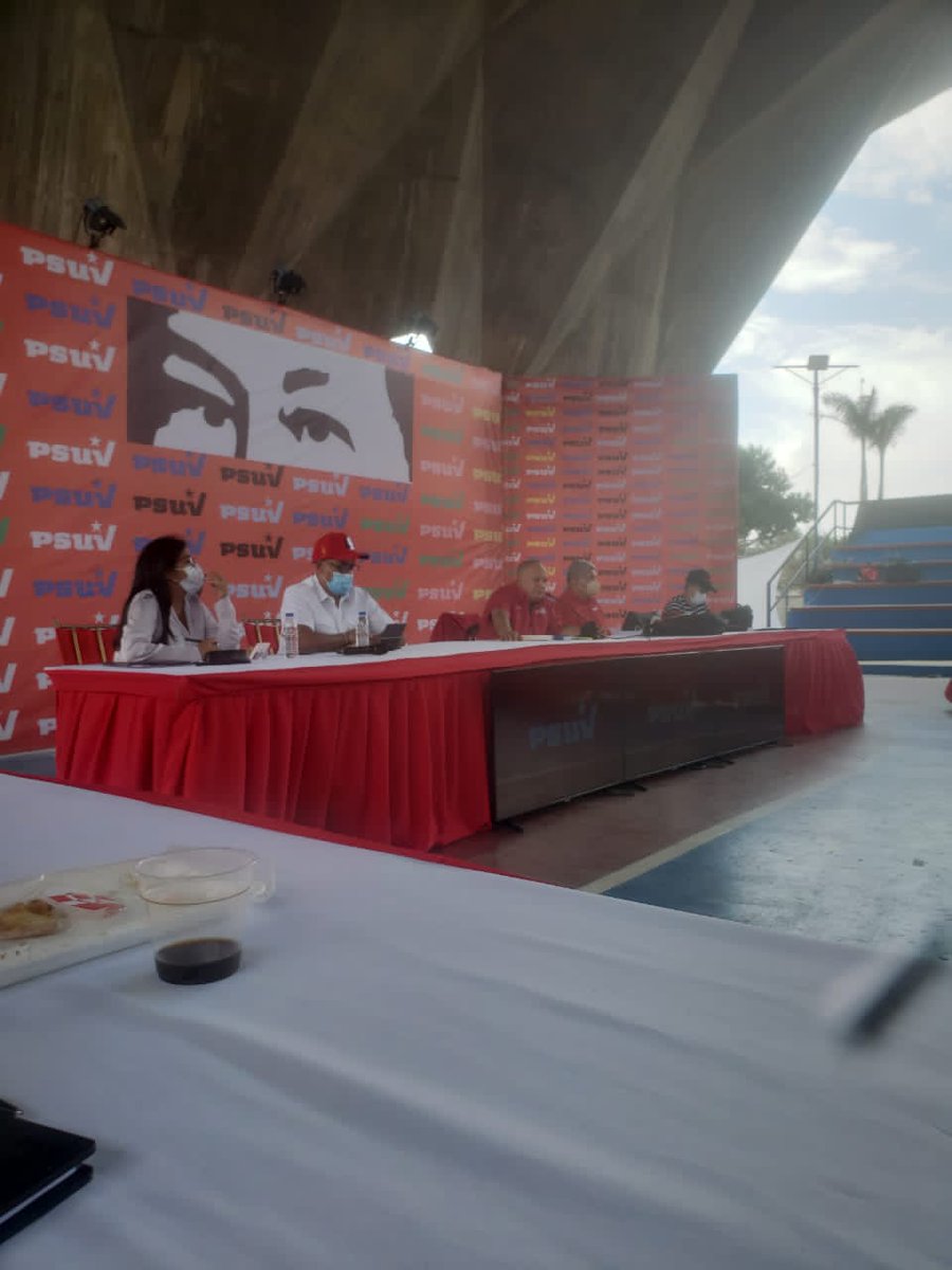 eduardopiate2's tweet photo. Aquí estamos hoy lunes 7 de febrero, en la reunión de la Dirección Nacional del @PartidoPSUV, nos preparamos para el V Congreso del Partido @NicolasMaduro @dcabellor @PSUVEnApure https://t.co/kDgxGYnkYh