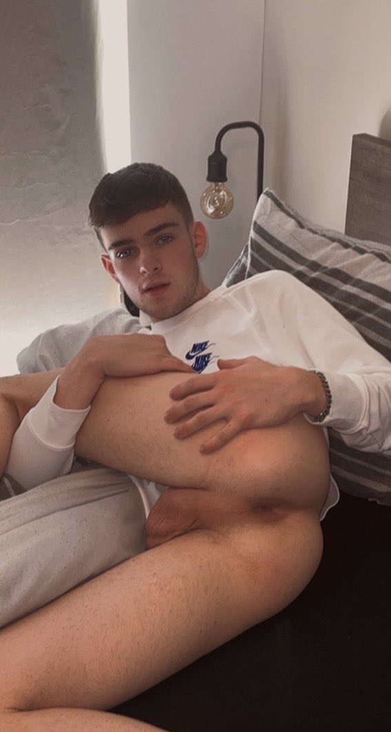 You will see how daddy use my ass ? i was really slutty ?

Go to the link and press on login with twitter