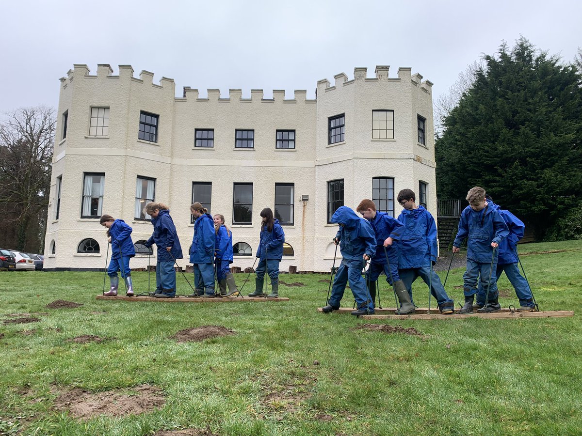 A great first day with @edwardfeildps working on developing our #teamworking skills
#oxfordshireoutdoors #kilvroughmanor #schoolresidentials #outdoorlearning #gower #oxfordshireschools #swansea #teachersoftwwitter #thisisourclassroom