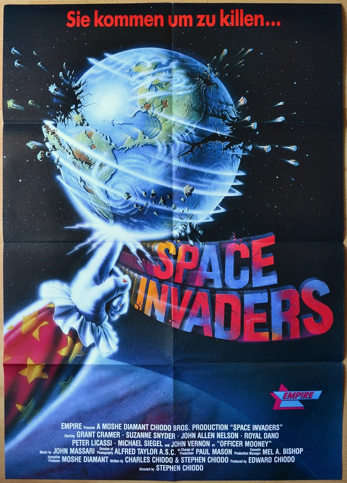 BkBeavis4's tweet photo. Deutscher Original Titel: Space Invaders

AkA:  Clowns asesinos
           Les Clowns tueurs venus d'ailleurs
           Killer Klowns

Originaltitel: Killer Klowns from Outer Space

Deutsches Video Plakat von Empire

 #Movie #SchleFaz #Horror #VHS #Film https://t.co/vwrPtjgIlH