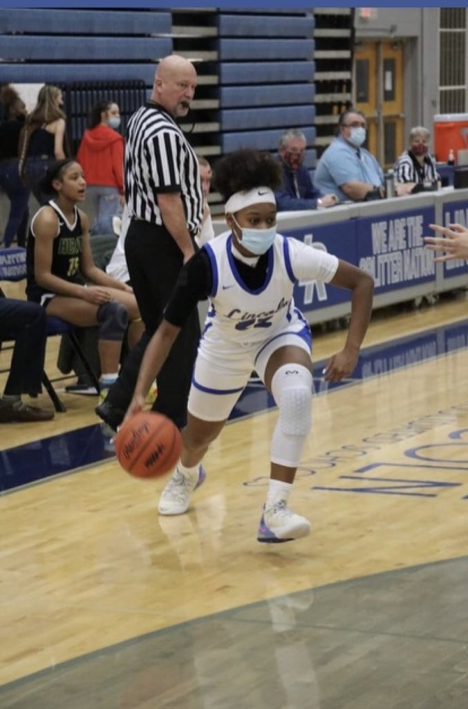 french_tamia's tweet photo. Recap of senior night 💙 https://t.co/uftDeko5O1