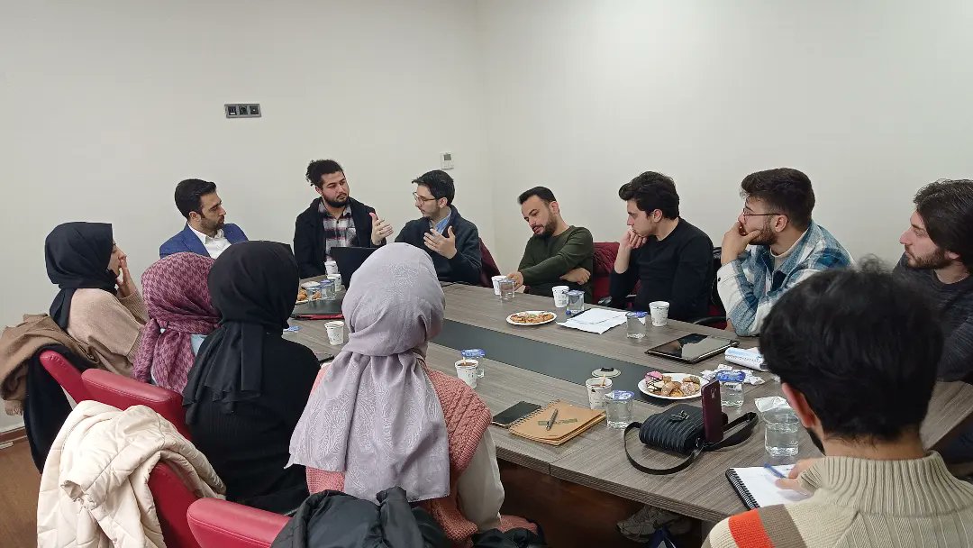GenclikHamlesi's tweet photo. Matech Akademi Şirketimiz ve Gençlik Hamlesi işbirliği ile başlattığımız yazılım ekibimiz ile ilk toplantımızı gerçekleştirdik. 

Belirlediğimiz yol haritaları ile Türkiye'deki gençlerimize hem yazılımı sevdirmeyi hem de bu yolda kazanç sağlamalarını hedefliyoruz. https://t.co/UGHYoWrDY7