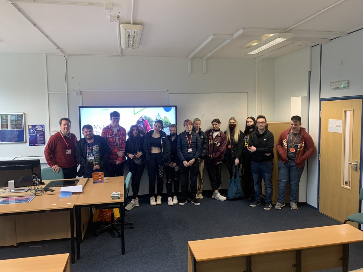 hayley_chami's tweet photo. @cityplym tourism team were happy to see @UniqueDevonTour today for a presentation on #tourguiding, great advice and guidance to start the students new tour guiding unit and the opportunity to learn how the business adapted during lockdown to remain #awardwinning https://t.co/wlICrOhcIs